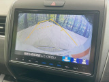 【バックカメラ】駐車時に後方がリアルタイム映像で確認できます。大型商業施設や立体駐車場での駐車時や、夜間のバック時に大活躍!運転スキルに関わらず、今や必須となった装備のひとつです!