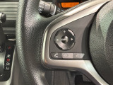 ステアリングにオーディオ操作スイッチが付いています。オーディオ画面に直接タッチしなくても操作が出来ますので、運転に集中できます。