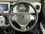 インテリアに合わせたデザインのステアリングは、運転される方のことも考え、運転しやすい形状、大きさです。是非一度、実際に触ってお確かめください。