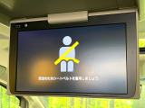 【フリップダウンモニター】大画面モニターで後席でもエンタメをお楽しみいただけます。小さなお子様にも大人気の装備です♪