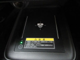 対応スマホを置くだけで、ワイヤレスで充電可能です。