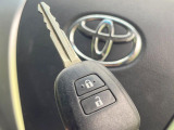 【キーレス】少し離れた場所からでもボタン一つでドアの開錠・施錠ができるのでとっても便利!ドアの鍵穴周りに傷をつけることもありません♪