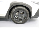 225/55R18インチタイヤ、ダークメタリック塗装のアルミがスタイリッシュです
