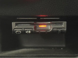 【ETC】有料道路を利用する際に料金所で停止することなく通過できる、ETC車載器(ノンストップ自動料金収受システム機器)が装備されています。セットアップを行うことで利用可能になります。