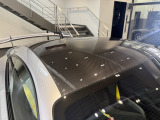 弊社2階のショールームにて約14台の車両を展示しております。色とりどりのポルシェと共にご来場お待ちしております。