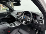 BMW専門のメカニックが、100項目にも上るポイントを徹底的にチェック。交換基準に達した部品があれば、弊社負担にて交換後、お客様へご納車致します。