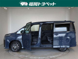 両側パワースライドドア付きだから、狭い駐車スペースなどでの 乗り降りラクラク!小さなお子さまのいるご家庭には嬉しい装備。