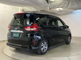 リヤ、後ろから見るとまた車の印象が変わってきますね☆☆