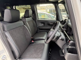 フロントシートのお写真です。 広い足元と、ゆったり座れるシートは長時間の運転でも疲れにくくなっております♪