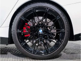【BMWアロイホイル】軽量かつ強度に拘ったアロイホイル。走行性能ポテンシャルを引き出す設計。車の足元を引き締めてくれる大きなポイントはアロイホイルです。