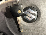 【キーレス】少し離れた場所からでもボタン一つでドアの開錠・施錠ができるのでとっても便利!ドアの鍵穴周りに傷をつけることもありません♪