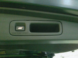 スイッチ1つで開閉可能なパワーテールゲートです。