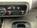 運転席/助手席シートヒーターで寒い日もすぐに温かくなり快適に過ごせます。2段階の温度調整が可能です