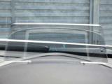 運転視界の遠方上方に虚像を投影することで前を見ながら情報の視認ができます。本当にドライバーが必要な情報を適切に伝え、楽しんで頂くことを考えた新世代装備です。※虚像は1.5m前方に浮かぶイメージです。