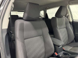 高いホールド性で運転姿勢が安定します。長距離ドライブでも疲れにくいのが魅力です。