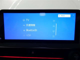 ディスプレイオーディオを装備。スマホとクルマをつなぐことで、これまでのナビに加えて、いろいろなサービスが楽しめます。