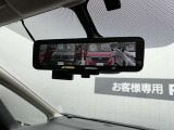 車両後方を映し出します・スマートルームミラー装備です。