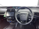 運転席まわりです。 各操作スイッチは使いやすい位置に配置されてます。