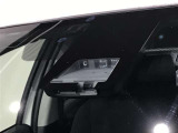 【衝突被害軽減ブレーキ】前方の車両や横断する歩行者などを検知した時、衝突回避や被害軽減をサポートします。