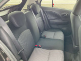 ゆったりしたリヤシート足元空間も広くリラックスしてドライブが楽しめます。