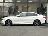また、BMW正規認定中古車は、エマージェンシーサービスが自動付帯。24時間365日、皆様のカーライフをサポート致します。確かな安心のうえで、「駆けぬける歓び」をご堪能ください。