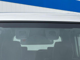 【スズキ セーフティサポート】走行中に前方の車両等を認識し、衝突しそうな時は警報とブレーキで衝突回避と被害軽減をアシスト。より安全にドライブをお楽しみいただけます。