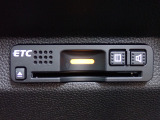 ■【ETC車載器】が装備されています。セットアップをしてお渡しとなり、ETCカードを差し込むだけで高速道路の利用が可能です。