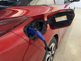 簡単に充電!ケーブルがございます。