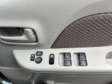 パワーウインドー搭載!電動ドアミラーもついています。
