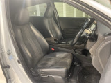 乗降がしやすい運転席。高さが調節できて小柄な方でも運転しやすいポジションをとることができます。