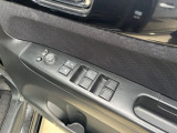 【電動格納ミラー】サイドミラーは電動格納式となっており、狭い駐車場でもキズがつくリスクを抑えられます。