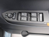 パワーウィンドゥ 運転席ドアスイッチ照明付です。電動格納ミラーも手元でワンモーションで可能です。