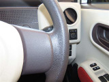 【トヨタ認定中古車の安心1】中古車をキレイで気持ちよくお乗りいただけるよう、トヨタ認定中古車はしっかりクリーニング。エンジンルームからシートを外した洗浄まで、目に見えない部分も徹底的に洗浄しています