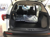 後席の背もたれを倒していただくと広大な荷室スペースができます。