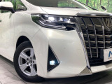 【LEDヘッドライト】悪天候や夜間走行時も良好な視界を確保し安心して運転できる高輝度LEDヘッドライトを装備!点灯速度が早く、消費電力も抑えられています。