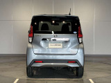 前・後方に車両や壁などの障害物がある場合、クルマが誤操作を察知して、衝突を未然に防ぎます。