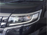 【ヘッドライト】省電力で長寿命の明るく運転しやすいLEDヘッドランプです。明るく照らすので暗い夜道からお客様を守ってくれます。お近くのスズキ自販島根までお越しください。