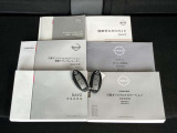インテリジェントキーです♪キーを近づけてドアハンドルのスイッチを押すだけで開閉が出来ます♪カバンやポケットに入れてても反応するのでスムーズに乗車出来ます☆