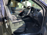 運転席シートは電動パワーシートです!自分に合ったシートポジションがラクラク調整できます!