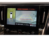 車の前後左右に取り付けられたカメラで、視線やバックモニターでは死角となる前方や真横も確認できます。狭い駐車スペースもスムーズに駐車できます。