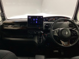 フロントガラスが大きく、ワイドな視界で運転もしやすくなるように設計されています。