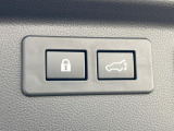 【パワーバックドア】スマートキーや運転席のボタンを押すだけでリアゲートが自動で開閉します!荷物を持っている時や、高い位置にあるバックドアを閉める際に便利な機能です♪