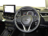 運転席まわりです。 各操作スイッチは使いやすい位置に配置されてます。
