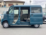 後席はスライドドアなので荷物の載せ下ろしもらくらく☆