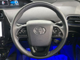 インテリアに合わせたデザインのステアリングは、運転される方のことも考え、運転しやすい形状、大きさです。是非一度、実際に触ってお確かめください。