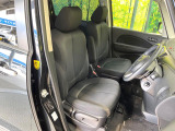 運転席シート廻りは使用感も少なく、良好な状態となっています。前オーナー様が丁寧に使っていたことがよくわかりますね。