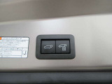パワーバックドア装備!!スイッチ操作でバックドアを自動開閉でき、とても便利です!