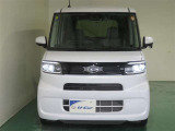 明度の高いLEDヘッドライトで、夜間の運転も安心です。