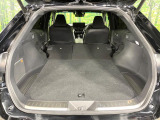 積み下ろしのしやすいデッキにはたっぷりと荷物を積み込んでいただけます。遊びから仕事まで、様々なシーンで頼れます♪