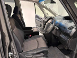 ゆったりとくつろげて、使いやすい運転席